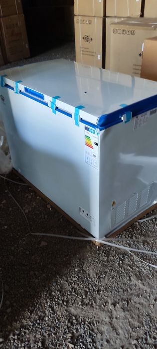 морозильник  с вмятинами с дефектами