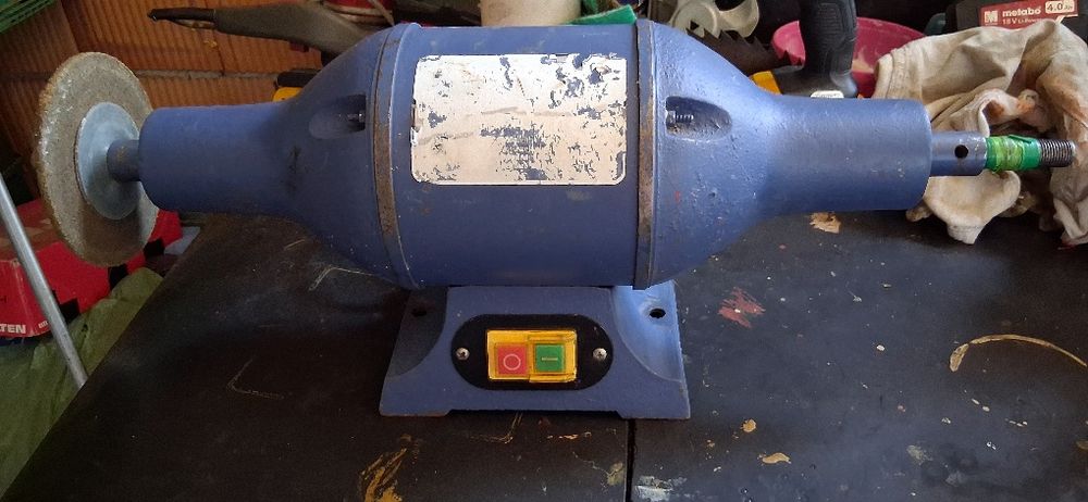 Polizor    de      banc