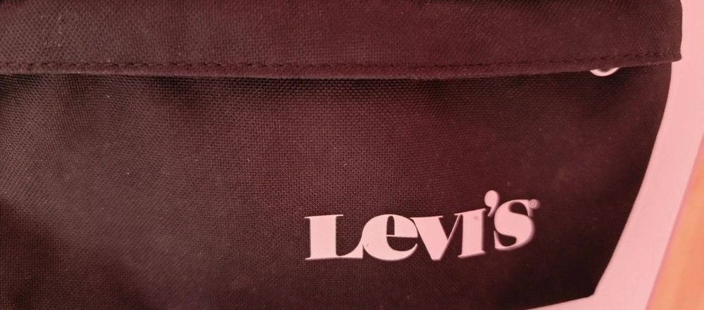Borsetă  Levi’s.