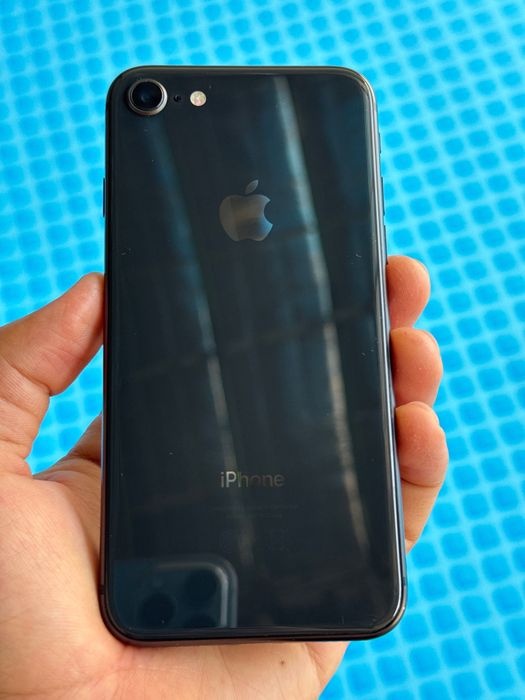 iphone8 64G почти идеал холатда бунака состояния жуда кам