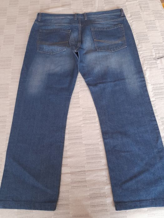 Нови мъжки дънки ,размер 38 и един  броя къси.