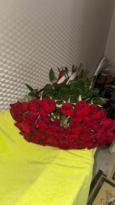 Жаңаөзен гүл сатылады