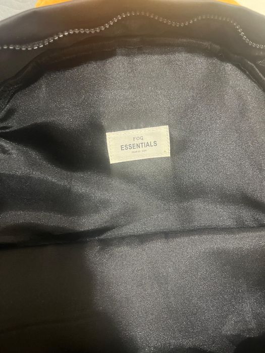 Продам новый рюкзак Essentials