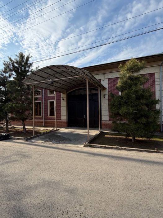 Комолон махалля уютный дом с площадью 5,5 соток в Шайхонтохуоском р-не