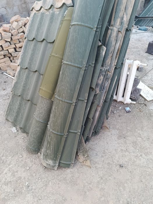 Продам б/у металлочерепицу зелёный матовый цвет