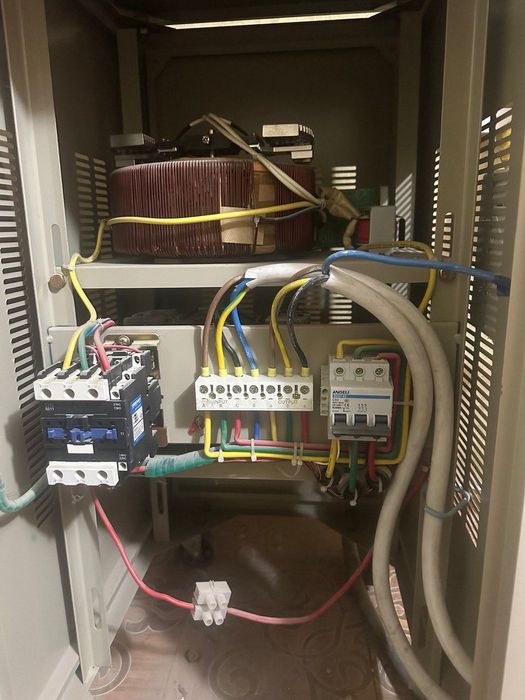 Стабилизатор напряжения на 380 V., трехфазный на 30 кВт