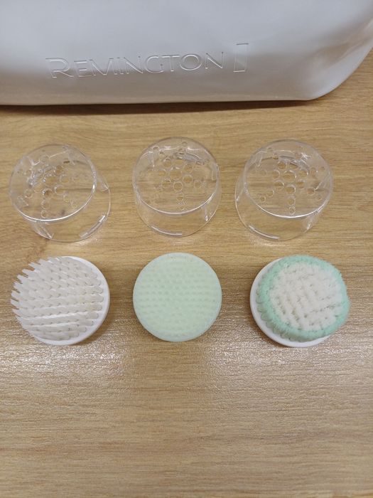 Водоусточива четка за почистване на лице Remington Reveal