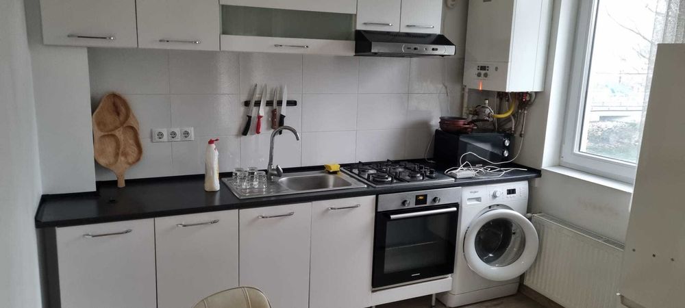 Dau in chirie ap 1 camera si living