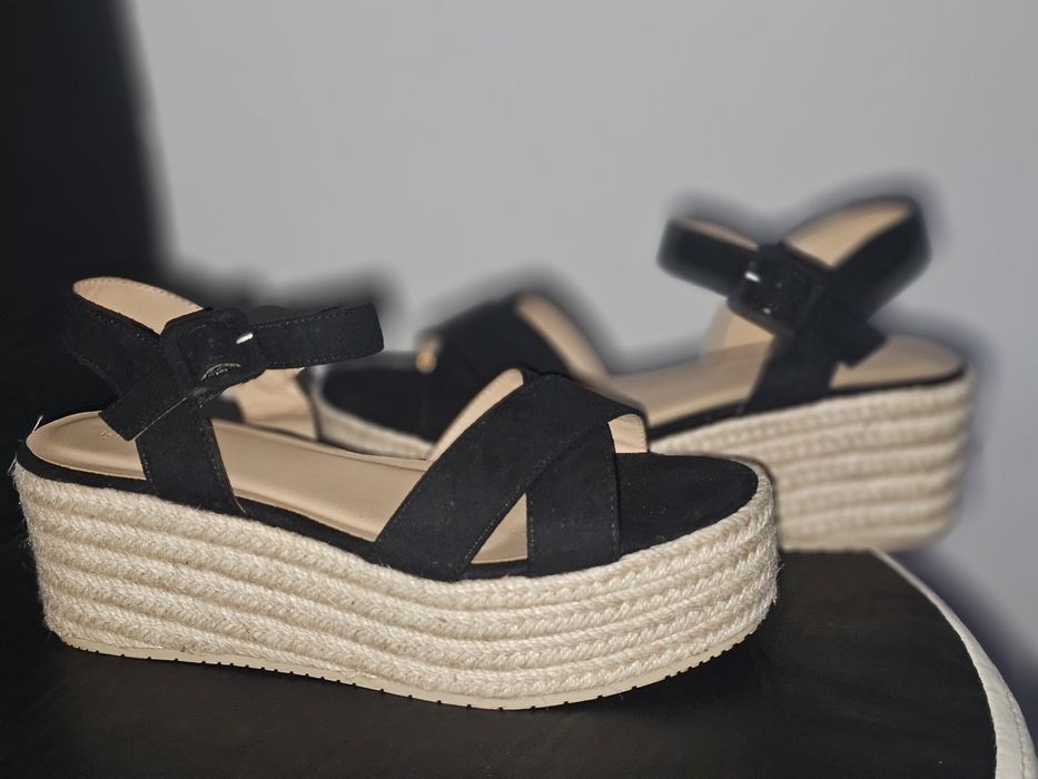 Sandale cu platforma