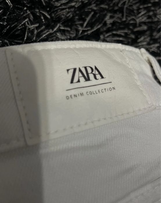 Blugi skinny albi Zara marimea 36,stare foarte buna,purtati o singira data