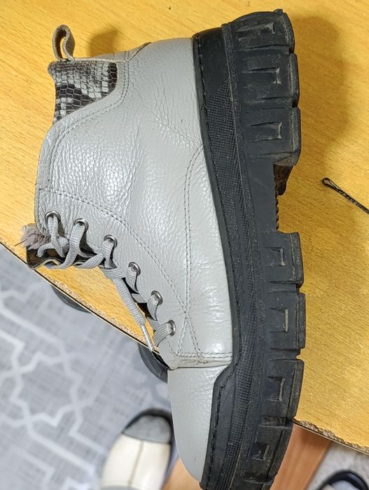 Продам ботинки 38 размера