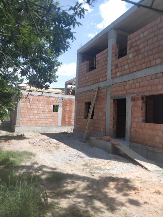 Firma de construcții DAMI COM CONSTRUCT SRL