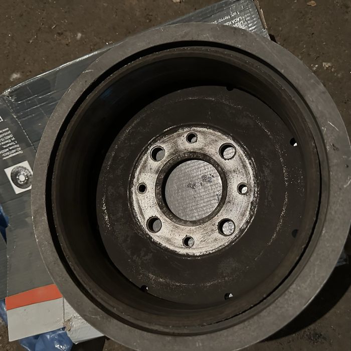 Продам задний барабан тормозные на приору