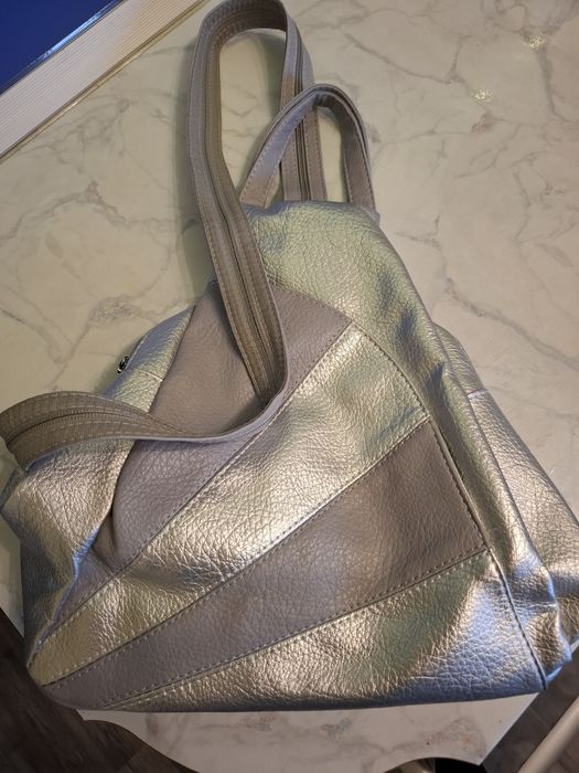 Дамска кожена раница