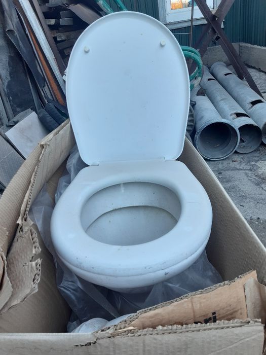 Продам хороший унитаз