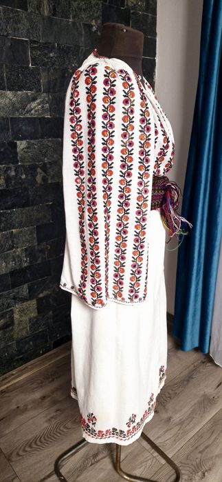 Costum popular  autentic