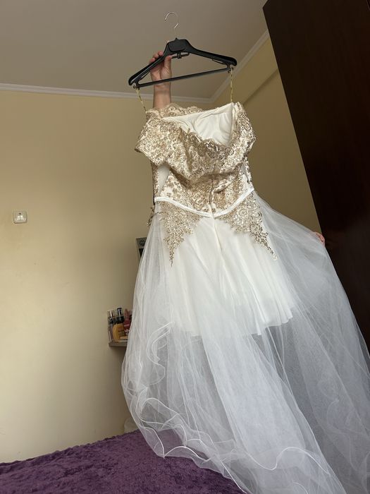 Rochie aurie……..