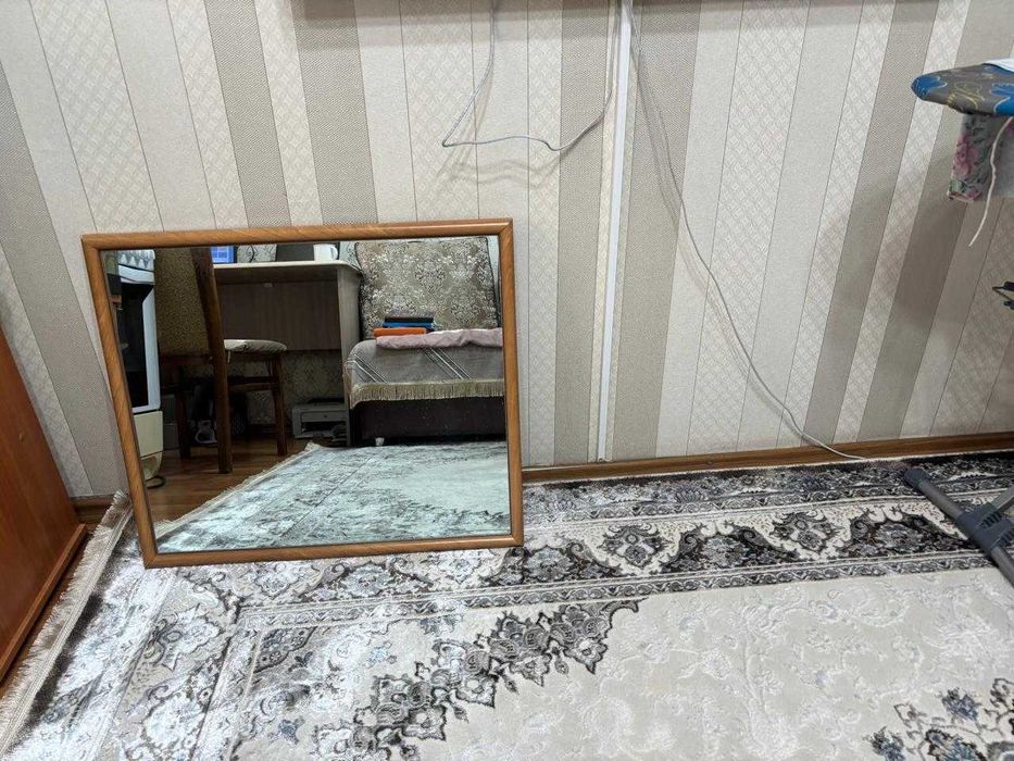 Продам зеркало б/у размером 70*60