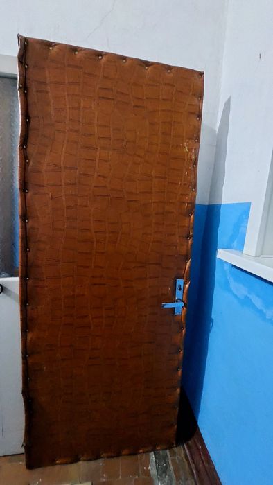 Продам  4 двери за 10000 тыс