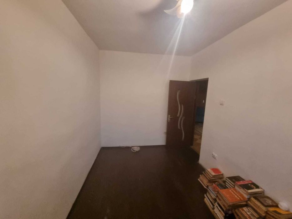 De vânzare apartament 3 camere, decomandat - Brădet