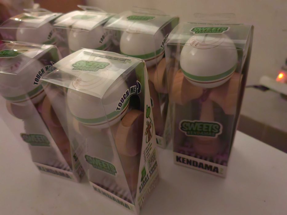 Lichidare stoc kendama sweeets, noi sigilate