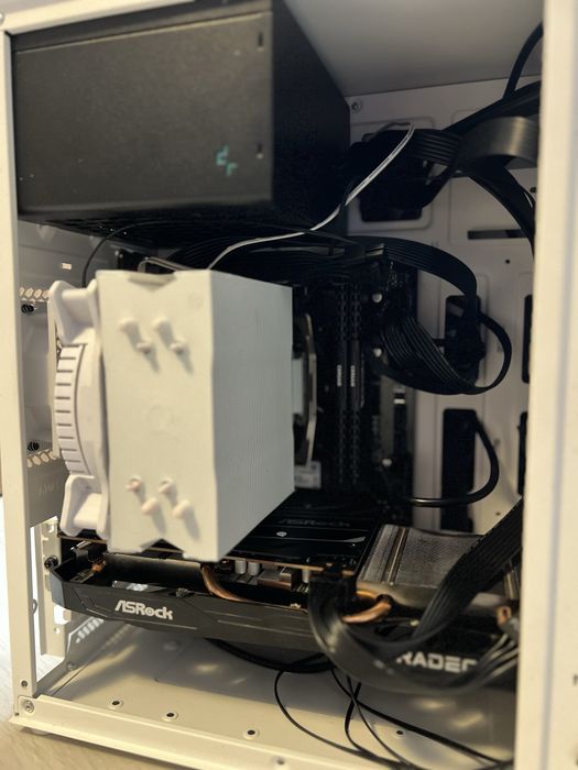 PC Gaming de Vânzare – Performanță Excelenta,  Stare Impecabilă, BONUS