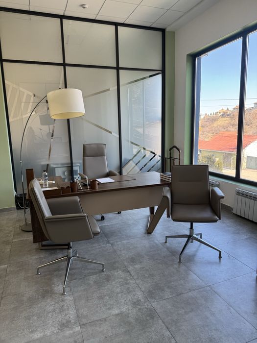 Премиальный кабинет руководителя в современном стиле