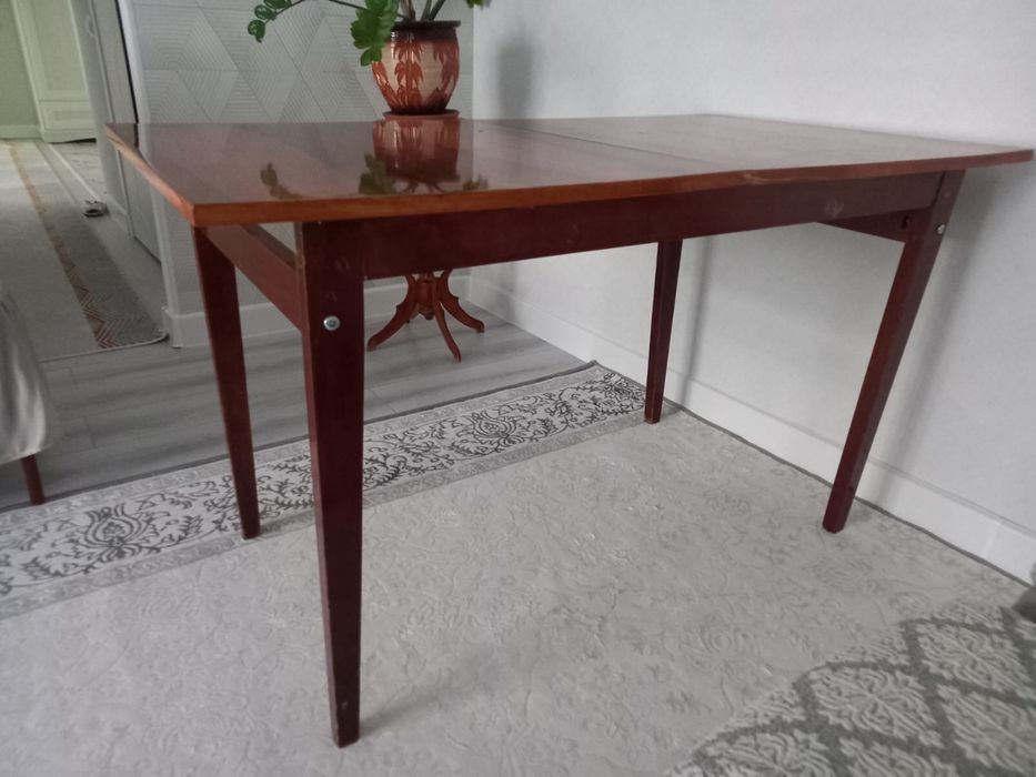 Продам стол в хорошем качестве