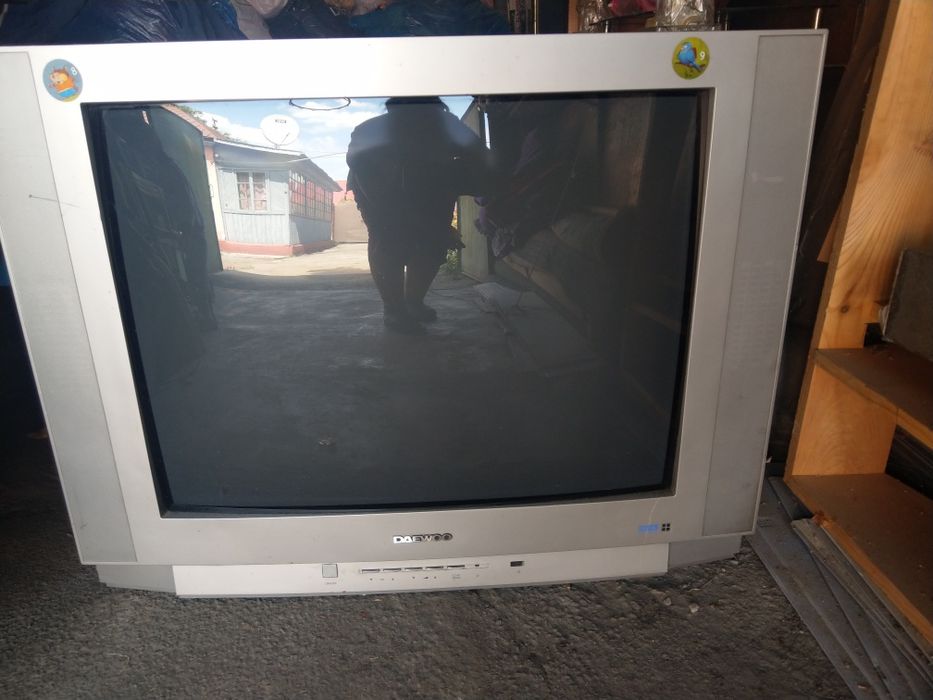 Телевизор продаю