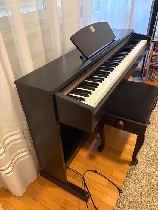 Pian Yamaha Clavinova CLP 320 si Scaun