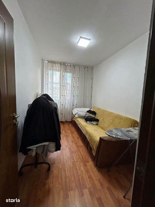 De vanzare apartament cu 3 camere si balcon,etajul 1,mobilat si utilat