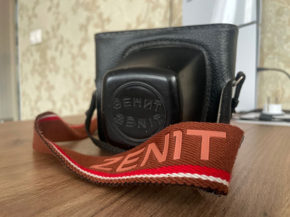 Продам фотоаппарат Зенит ЕТ с объективом Helios 44M-4