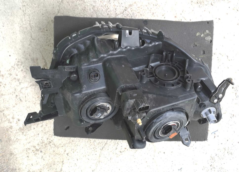 Оригинален фар Mitsubishi L200