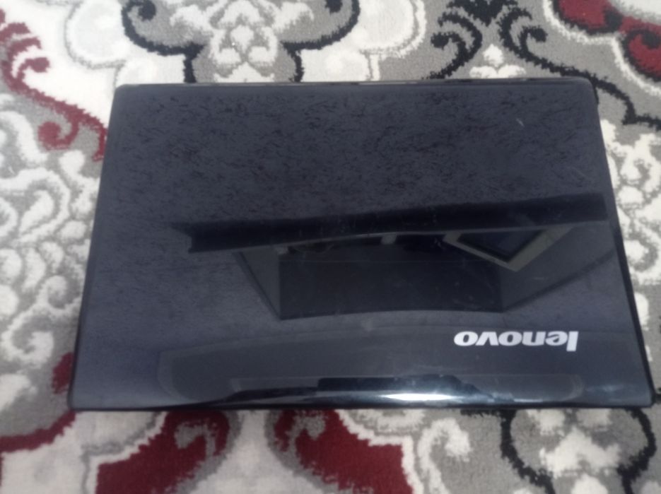 Lenovo noutbuk sotiladi