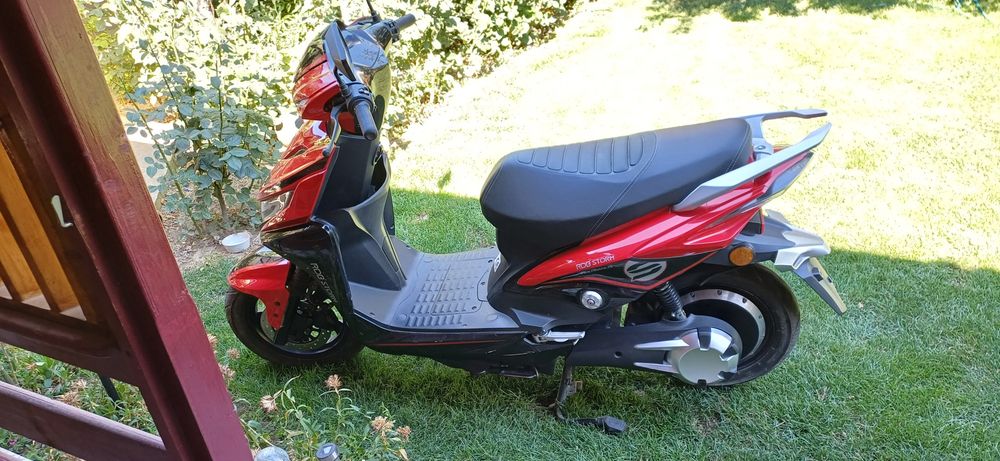 Scuter electric ca nou.