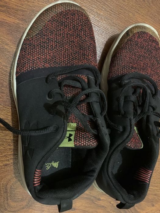 Продам недорого детские кроссовки Under Armour