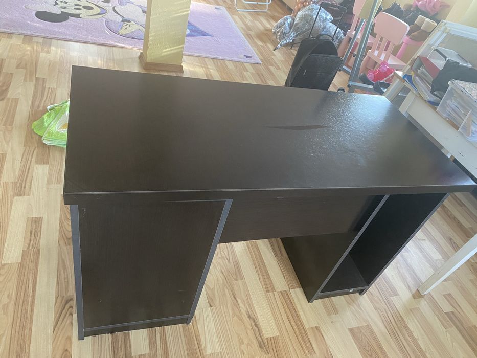 Birou wenge modern cu 4 sertare și spațiu pentru unitate PC / depozitare