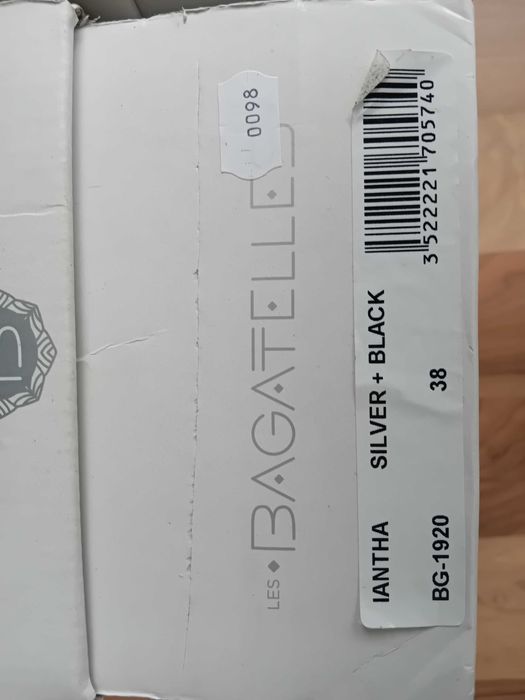 Les Bagatelles Нови сандали и чехли N38