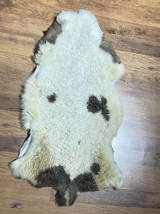 Обработени агнешки кожи