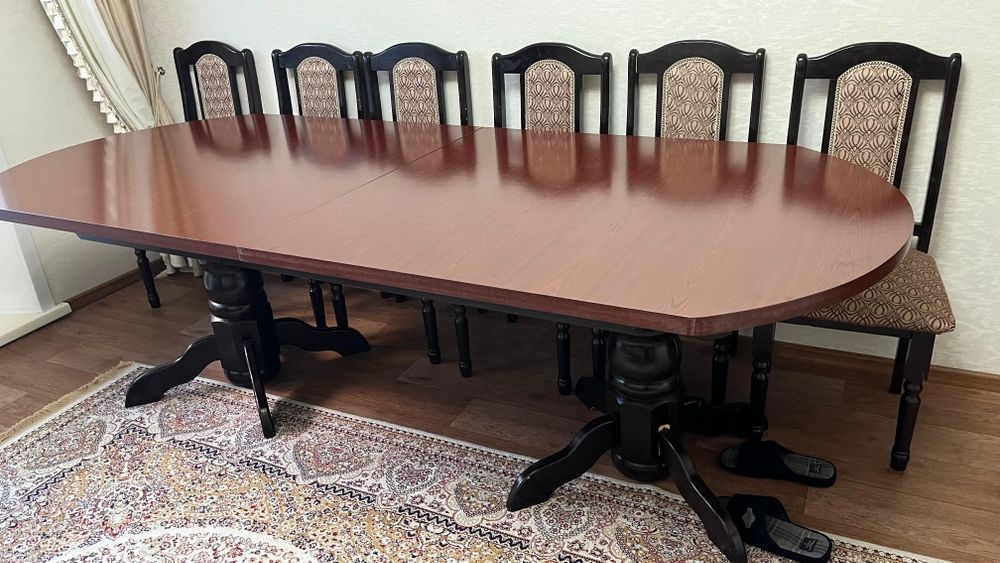 Стол со стульями