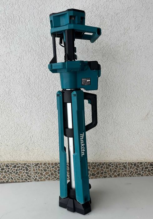 Makita DML813 - Акумулаторен LED прожектор със стойка
