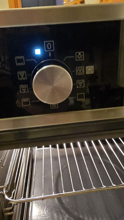 Vând cuptor incorporabil Electrolux EOD5C70X