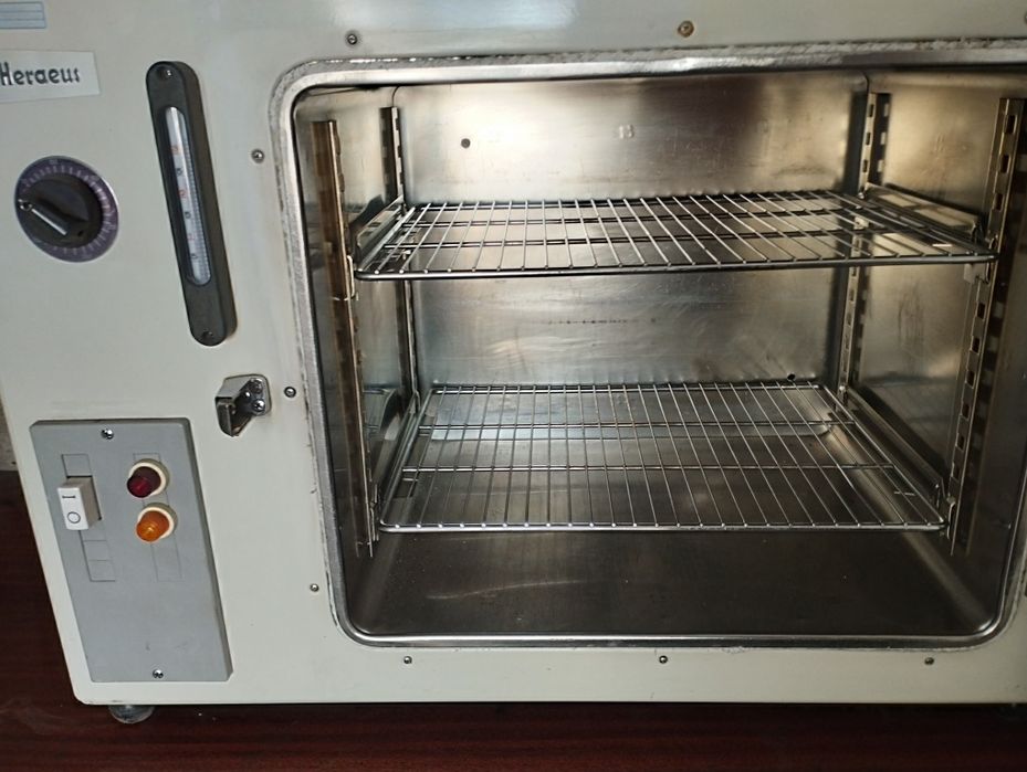 Духовой шкаф .болшой