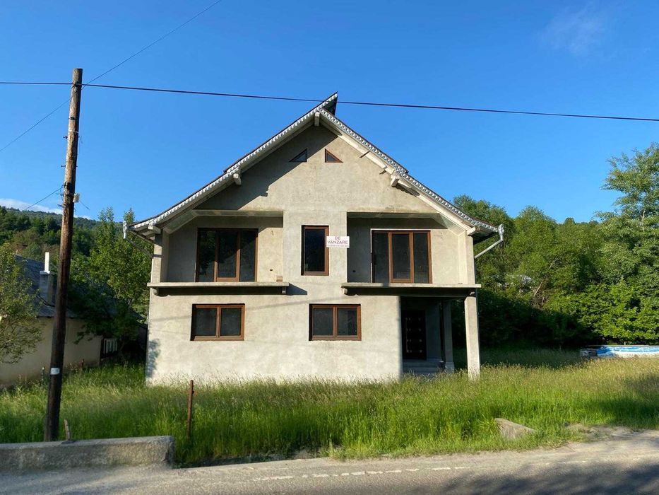 Casă spațioasă cu o curte generoasa – Gata să o amenajezi cum vrei!