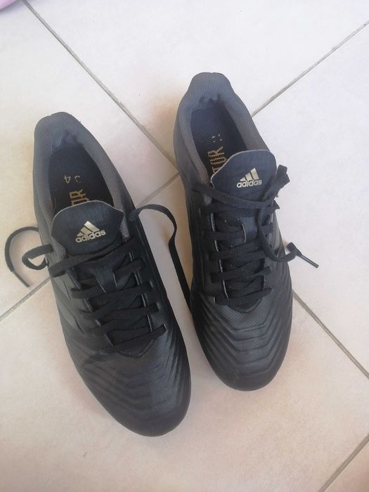 Футболни обувки addidas predator