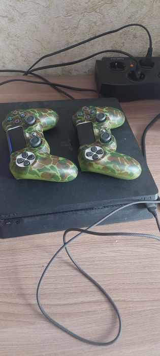 Продается PS4, в отличном состоянии
