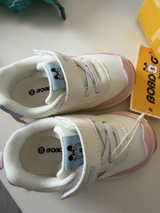 Продам детские кроссовки на девочку