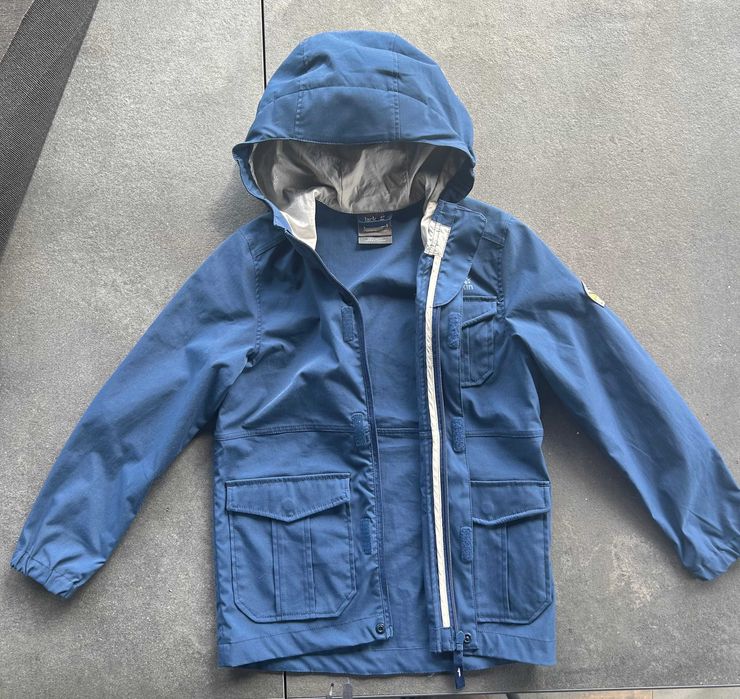 Jacheta primavara-toamna copii Jack Wolfskin, cu gluga, 128 EU. Noua!