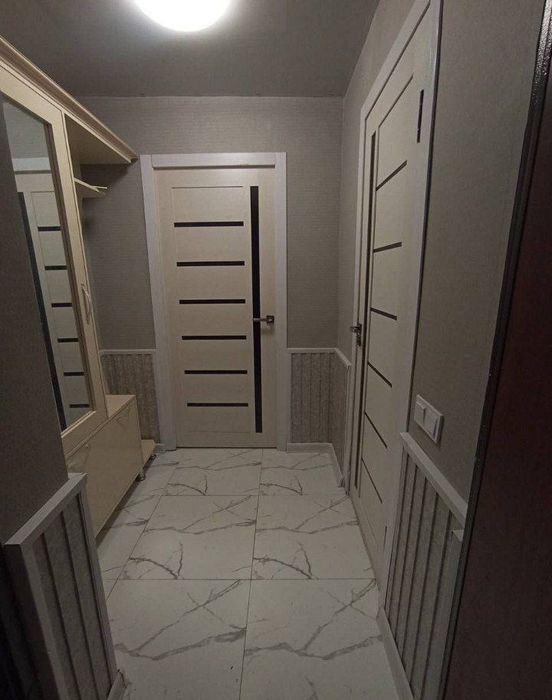 Срочно сотилади Чилонзор 17.  3 хона, подвал   Соколний этаж