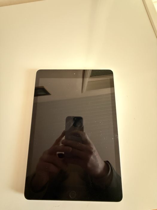 iPad 8 / 32GB / IMPECABIL / Baterie 8h / PREȚ BUN
